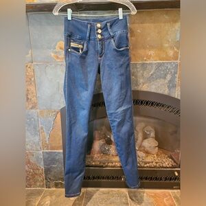 B'Violet Darkwash Denim High Rise Skinny Jeans size 8 30” inseam booty flatterin
